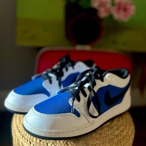 Nike Air Jordan 1 Low GS Blue White Black Size 6.5Y (Women’s 8)